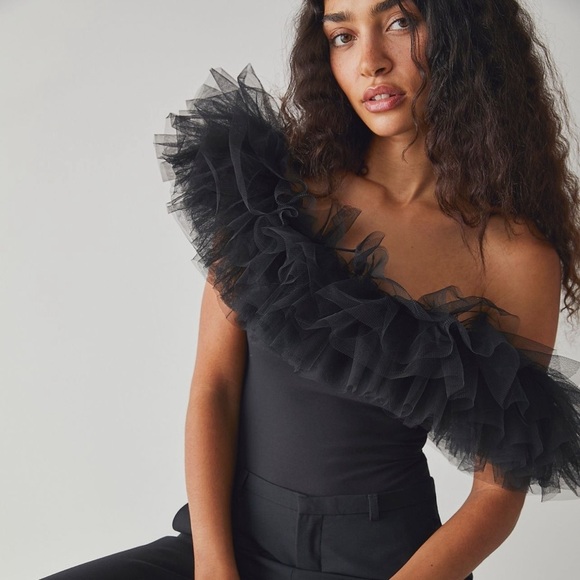 NWT FREE PEOPLE Big Love Black Ruffle Off the Shoulder Bodysuit size X Small - Picture 2 of 9